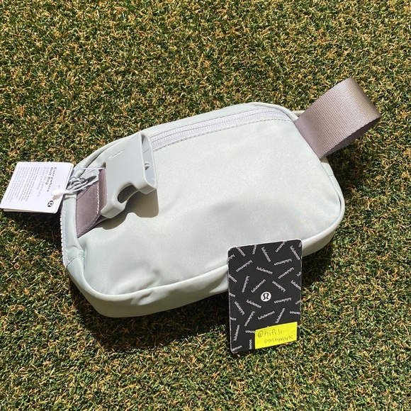 NWT Lululemon everywhere belt bag silver drop 1L extended strap new 🤍 - Picture 4 of 6